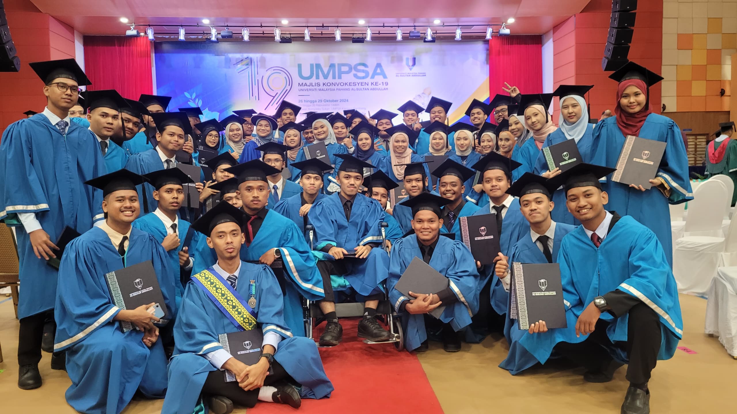 Setinggi-tinggi Tahniah diucapkan kepada para graduan Diploma Kejuruteraan Awam, Fakulti Teknologi Kejuruteraan Awam di atas penganugerahan di Majlis Konvokesyen Kali Ke-19 UMPSA pada 26 Oktober 2024 bertempat di UMPSA Gambang